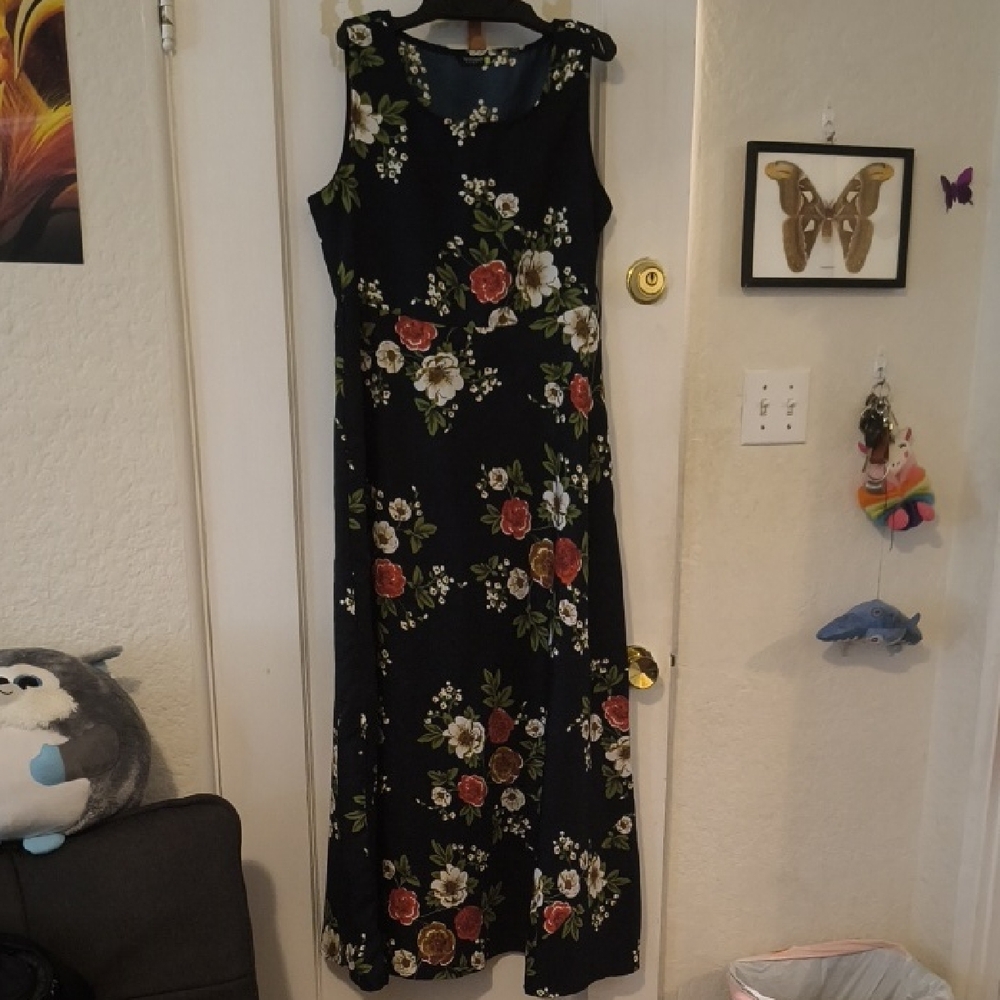 Tokyo Talkies Urban | Elegant Floral Maxi Dress in Black
